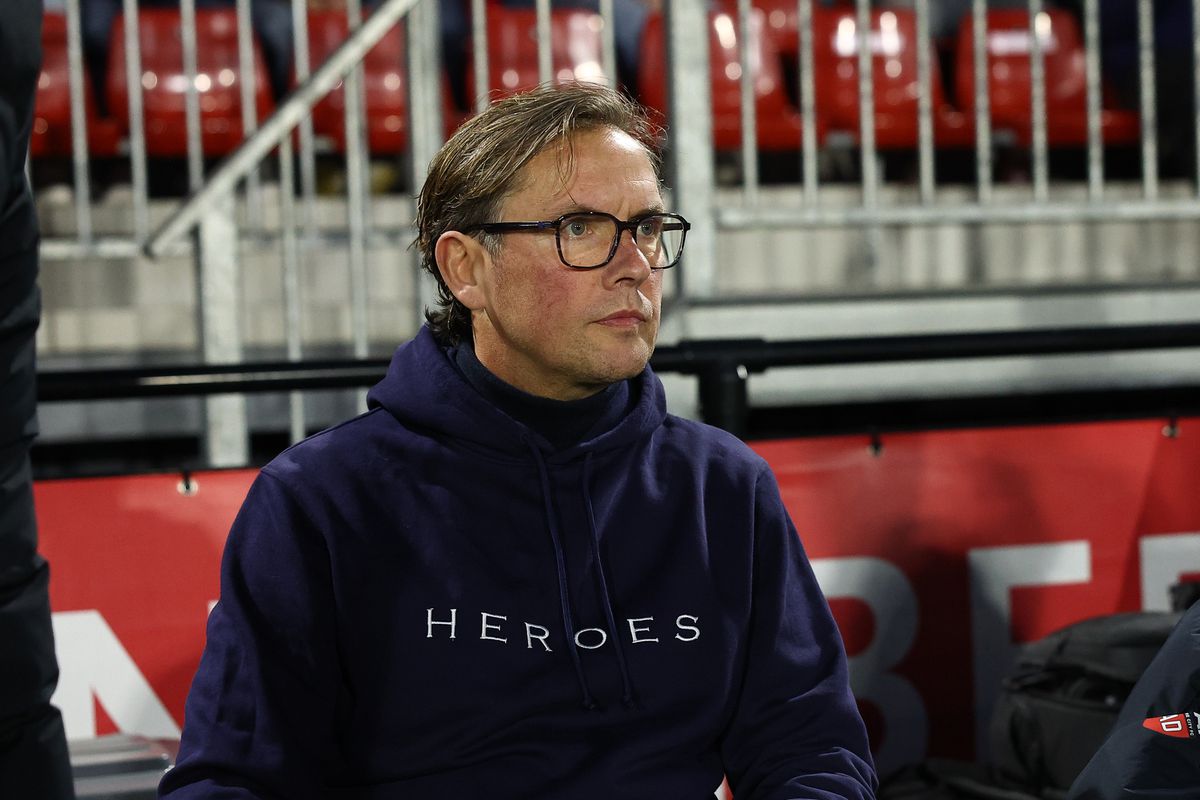Almere City moet op zoek naar nieuwe trainer: Alex Pastoor vertrekt na succesperiode