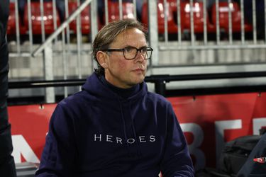 Almere City moet op zoek naar nieuwe trainer: Alex Pastoor vertrekt na succesperiode
