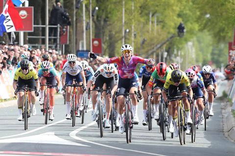 'Hier kun je niemand anders de schuld van geven': Lorena Wiebes beging 'flater van categorie Slapeloze Nachten'