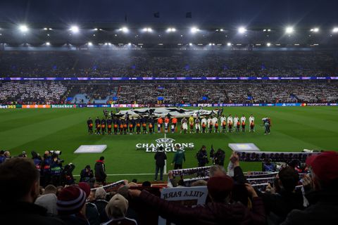 Lachende gezichten door opzienbarend moment bij Aston Villa - Paris Saint-Germain in Champions League