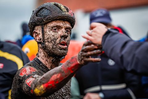 Kampioen veldrijden zwaar gefrustreerd: 'Alles was beter geweest dan dit'