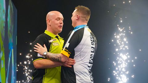 Oud-profdarter over het gevaar van de Premier League Darts: 'Die zag je steeds kleiner worden'