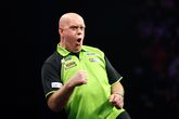 Michael van Gerwen zorgt met opvallende actie voor twijfel: 'Had het gevoel dat-ie een spelletje met me speelde'