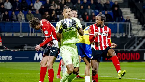 'Vertrekker vier dient zich aan bij PSV'