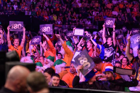 Let op: Premier League Darts in Rotterdam Ahoy begint veel vroeger dan normaal, Viaplay al rond etenstijd live