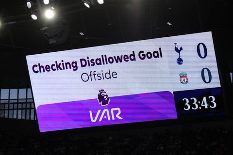Premier League schaft VAR mogelijk af: clubs stemmen binnenkort over voorstel