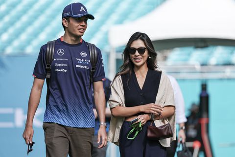 Alex Albon slaat alle interesse af en tekent bij Williams: 'Podiums en kampioenschappen halen'