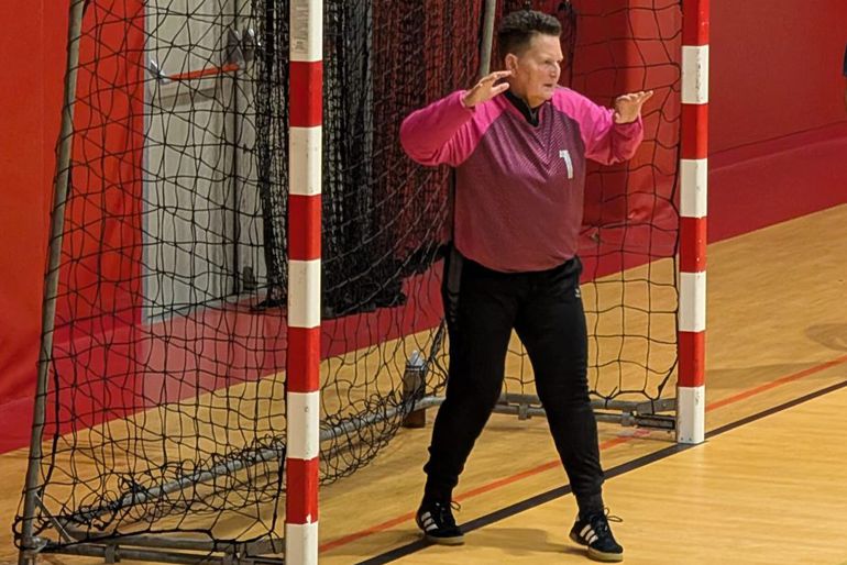 Bizarre comeback van 60-jarige keepster zorgt voor verbazing: 'Hoe moeten we dit noemen?'