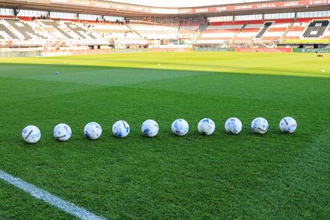 Eredivisie presenteert bijzondere bal voor volgend seizoen: prachtige ode aan herkenbare momenten