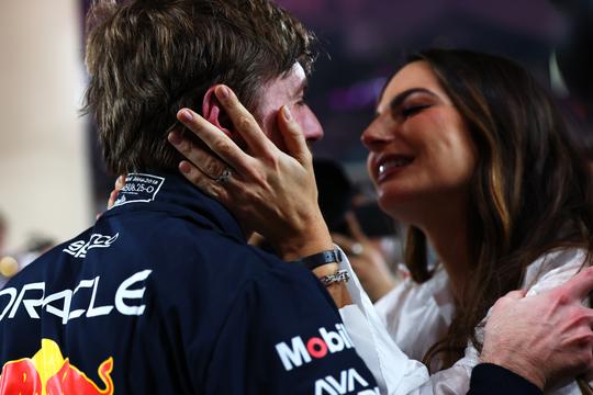 Kelly Piquet deelt liefdevolle beelden bij afwezigheid Max Verstappen: 'De beste dagen'