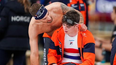 Topschaatser Kjeld Nuis slingert bizar filmpje online met zijn tong en een achterwerk (niet van vriendin Joy Beune)