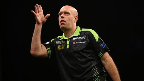 Topdarter Michael van Gerwen (37) neemt opvallend besluit na keiharde klap bij Premier League Darts