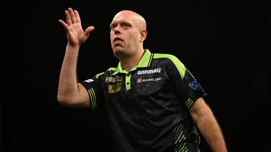 Topdarter Michael van Gerwen (37) neemt opvallend besluit na keiharde klap bij Premier League Darts