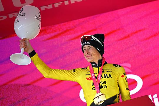 Nederlandse wielericonen vrezen voor dominante Jonas Vingegaard: 'Giro zit er misschien al op'