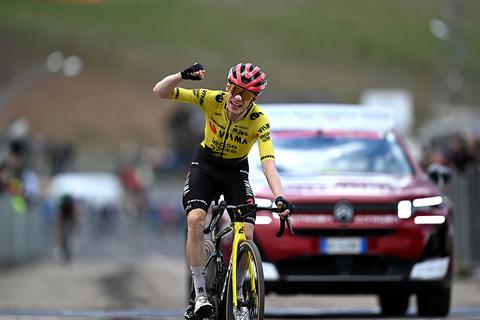 Jonas Vingegaard sloopt concurrentie in loodzware Giro-rit: topfavoriet maakt trilogie compleet