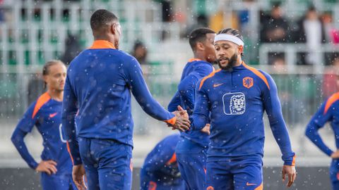 Memphis Depay heeft zijn zweetband laten personaliseren in aanloop naar eerste EK-duel