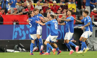 Titelverdediger Italië met de schrik vrij op EK na historisch doelpunt Albanië