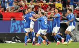 Titelverdediger Italië met de schrik vrij op EK na historisch doelpunt Albanië