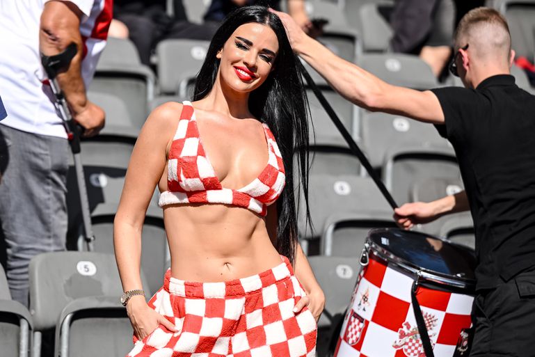 Ivana Knöll, de bekendste fan van Kroatië, is erbij op EK voetbal: 'Ik ben weer single'