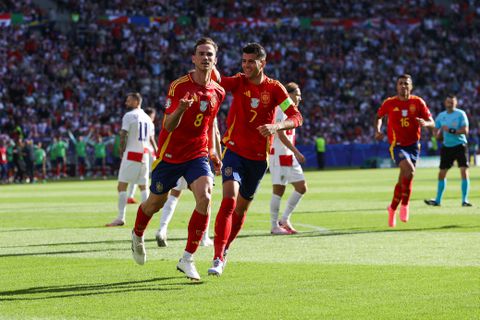 Indrukwekkend Spanje begint EK met ruime zege op teleurstellend Kroatië