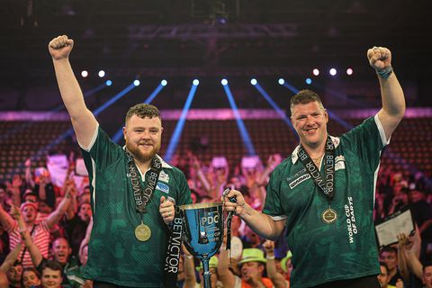 Noord-Ierse darter was super zenuwachtig voor winnende dubbel op World Cup of Darts: 'Er kwam een beetje poep uit'