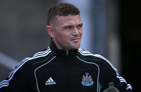 'Topvoetballer (34) viert feest met blondines, zijn vrouw schakelt advocaat in over huwelijk'