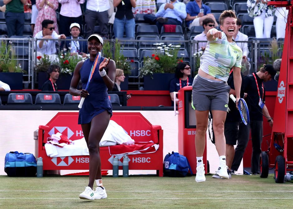 Nederlandse toptennisster boekt groot succes op weg naar Wimbledon