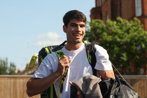 Toptennisser Carlos Alcaraz deelt zomerse geheimen: shots met Tottenham-ster en ontspannen Ibiza-trip