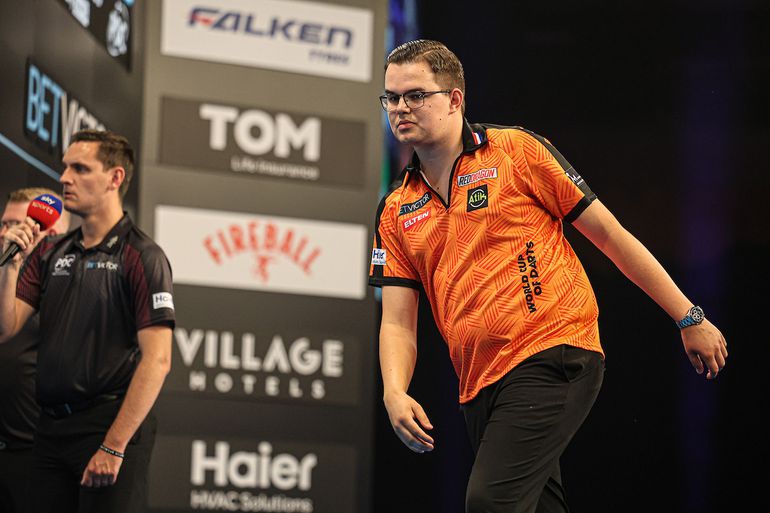 Pijnlijke uitschakeling Nederland bij World Cup of Darts: Danny Noppert en Gian van Veen laten uitgelezen kans op succes liggen