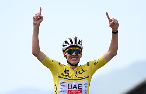 Dominante Tadej Pogacar stelt eindzege Dauphiné veilig, Mathieu van der Poel ziet moedige solo stranden