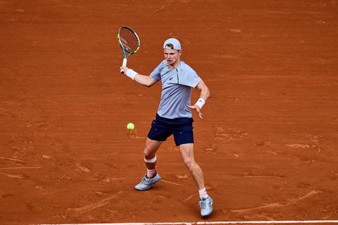 Toptennisser Jesper de Jong pakt dankzij titel mooi bedrag aan prijzengeld én maakt sprong op ranglijst