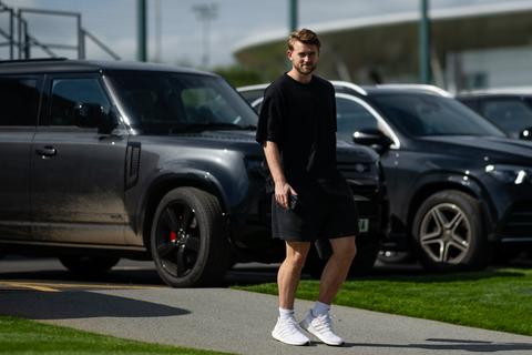 Topvoetballer Matthijs de Ligt bevestigt dat hij met topmodel datet: 'Graag in privacy'
