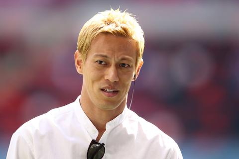 Kijkers bij Nederland - Japan geloven hun oren niet: bekende commentator maakt er één groot circus van