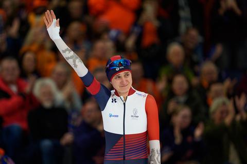 Schaatsicoon Martina Sablikova houdt het niet droog tijdens prachtig moment in haar thuisland
