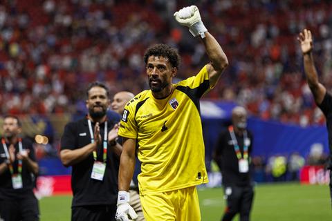Huilende keeper van Kaapverdië gaat viraal na stunt tegen Spanje op WK: aantal volgers explodeert