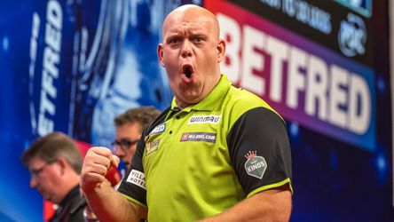 IJzersterke Michael van Gerwen leert Luke Littler een lesje op de World Matchplay