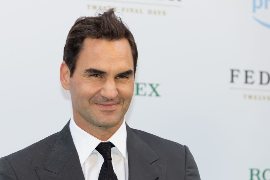 'Wie is die sexy man?': Coldplay draagt nummer op aan Roger Federer