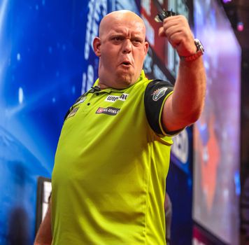 Trotse Michael van Gerwen deelt plaagstootje uit aan sensatie Luke Littler