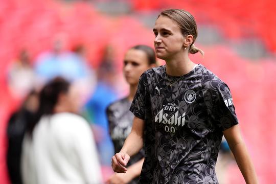 Voetbalicoon Vivianne Miedema (30) deelt emotionele update na heftige periode: 'Het is niet makkelijk geweest'