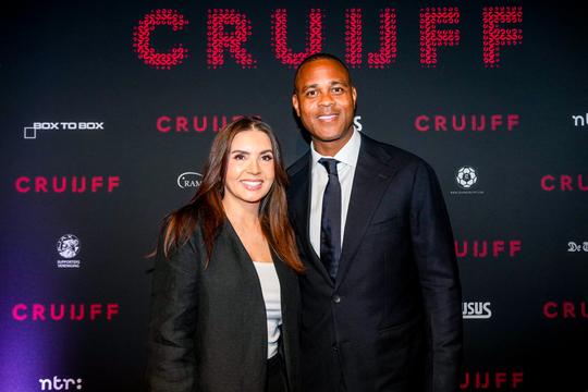Ex-topvoetballer Patrick Kluivert en vrouw Rossana staan stil bij sterfdag bekende vriend: 'Heel bijzonder'