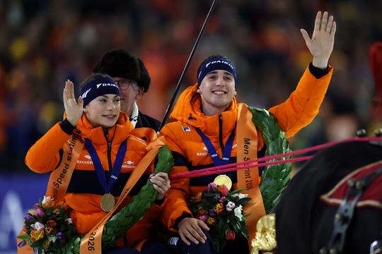 Topschaatsers Femke Kok en Jenning de Boo doen mee aan populaire trend