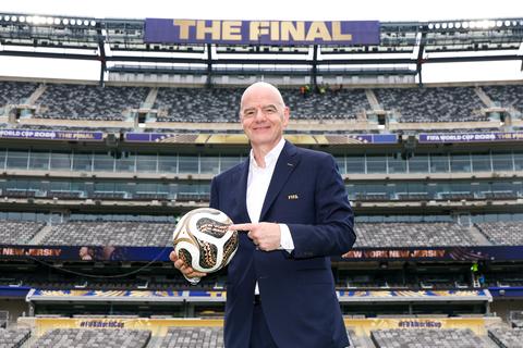 FIFA zorgt voor verbazing bij oud-scheidsrechter met halftimeshow: 'Mensen denken boven de wet te staan'