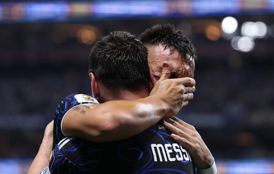 Lionel Messi en Argentinië mogen blijven dromen van tweede wereldtitel op rij na magistrale comeback tegen Engeland