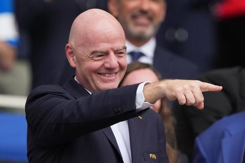 NOS tast in het duister tijdens WK voetbal: FIFA zet eigen regels opzij en zorgt rondom finale voor onduidelijkheid