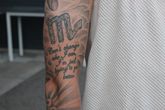 Michiel Kramer is dol op zijn tattoos: 'Sommige momenten zeggen veel over mij, dan zet ik het er gewoon op'