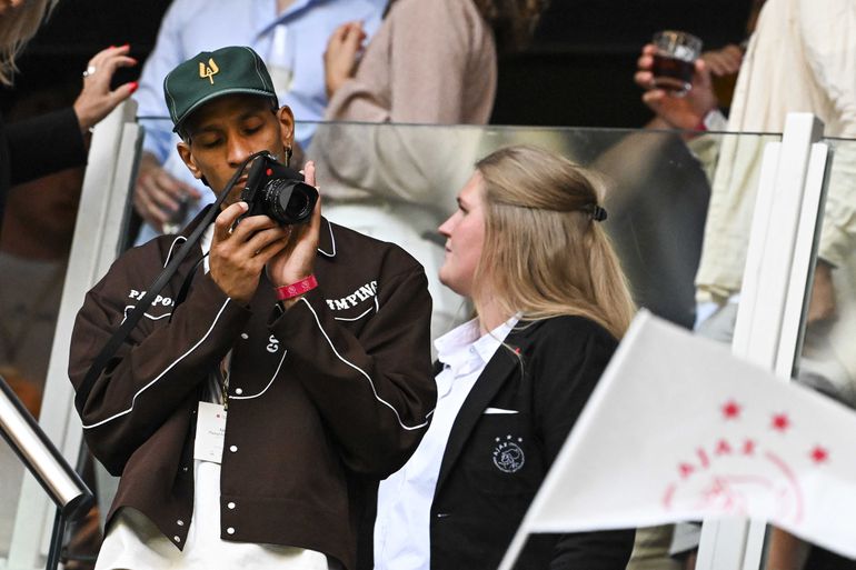 Ajax eert olympisch kampioen Worthy de Jong en andere medaillewinnaars tegen Panathinaikos