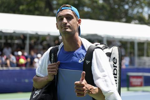 Franse tennissensatie (23) 'worstelt' met hoog IQ: 'Ik ben heel gevoelig'