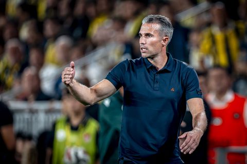 Robin van Persie bijt van zich af na 'vermoeiende' verhalen rond Feyenoord: 'Dat klopt helemaal niet'