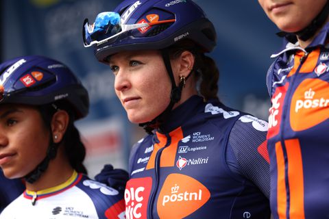 Nederlandse topwielrenster Charlotte Kool zorgt voor schok in peloton: 'Het brengt uitdagingen met zich mee'