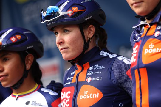 Nederlandse topwielrenster Charlotte Kool zorgt voor schok in peloton: 'Het brengt uitdagingen met zich mee'